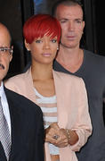 th_32200_RihannaleavestheTrumpSohohotelinNY11.8.2010_08_122_18lo.jpg