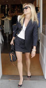 th_39062_celebrity_paradise.com_Reese_Witherspoon_shopping_in_West_Hollywood_12.04.2010_06_123_400lo.jpg