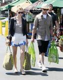 th_71364_Preppie_-_Jessica_Biel_shopping_at_Whole_Foods_in_Brentwood_-_July_4_2009_0193_122_534lo.jpg