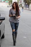 th_90111_Preppie_-_Miley_Cyrus_gets_morning_coffee_before_heading_to_Beverly_Hills_-_Jan._9_2010_5134_122_537lo.jpg