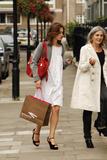 th_39477_Keira_Knightley_Out_and_About_in_London_7-9-07_10_122_584lo.jpg