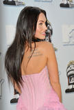 Megan Fox shows legs and cleavage at 2008 MTV Movie Awards