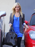 th_17978_Preppie_-_Ashley_Tisdale_out_and_about_in_L.A._-_Jan._12_2010_120_122_98lo.jpg