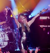http://img172.imagevenue.com/loc594/th_70603_Avril_Lavigne_performing_at_Dick_Clarks_New_Years_Rockin_Eve10_122_594lo.jpg
