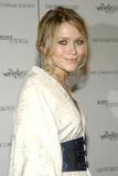 http://img172.imagevenue.com/loc678/th_94434_celeb-city.org_Mary-Kate_Olsen_at_a_screening_of_The_Wackness_in_NYC_25.06.2008_02_122_678lo.JPG